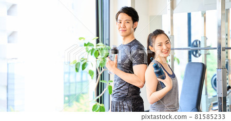 男女運動健身房形象 81585233
