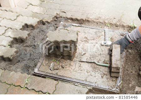 Exterior construction 81585446