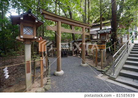 Oomiwa Shrine Couple Rocks Sakurai City, Nara Prefecture 81585639