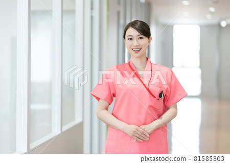 女醫務人員肖像拍攝合作:中央工業大學附屬日本語學校 女醫務人員肖像拍攝合作:中央工業大學附屬日本語學校 81585803