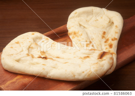 Indian naan 81586063