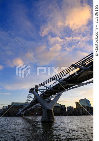 The Millennium Bridge in London, UK crosses the River Thames to the Tate Modern gallery with Blackfriars Bridge and the South Bank behind 81586165