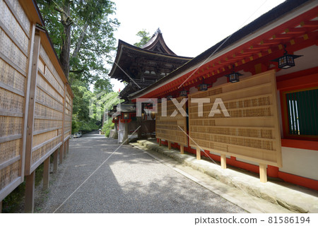 Ishigami Shrine Corridor and Tower Gate Tenri City, Nara Prefecture Ishigami Shrine Corridor and Tower Gate Tenri City, Nara Prefecture 81586194
