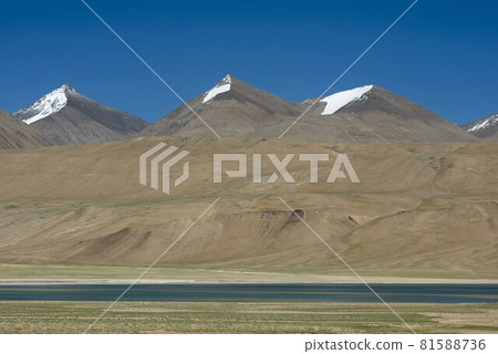 Kyagar Tso lake and snow mountain peaks near Tso Moriri, Ladakh, India Kyagar Tso lake and snow mountain peaks near Tso Moriri, Ladakh, India 81588736