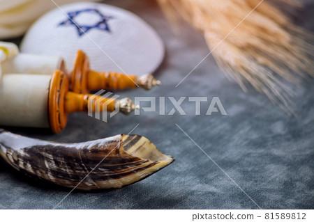 Jewish holiday religious tradition attributes and symbols Jewish holiday religious tradition attributes and symbols 81589812