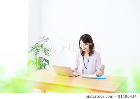 Young business woman doing office work in the office Young business woman doing office work in the office 81590434