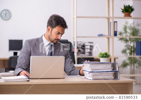 Young male employee working in the office Young male employee working in the office 81590533