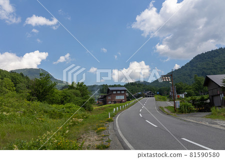 從志賀高原的鈴川地區看到的橫手山 從志賀高原的鈴川地區看到的橫手山 81590580