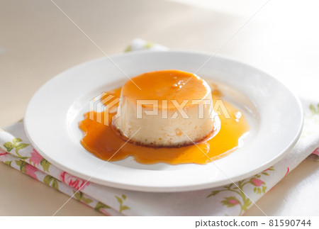 Creme caramel Creme caramel 81590744