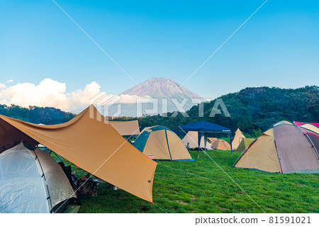 "Yamanashi Prefecture" Mt. Fuji seen from the campsite of Fujigane Plateau 81591021