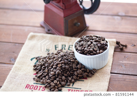香咖啡烤豆和手磨磨 香咖啡烤豆和手磨磨 81591144
