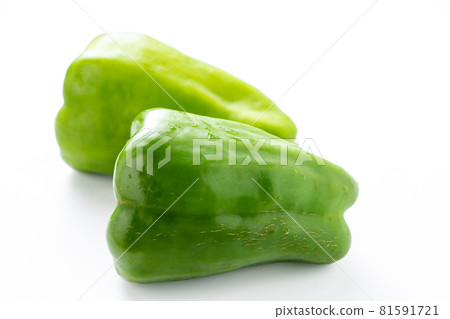 green pepper. (White background) 81591721