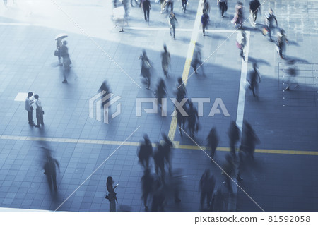 Crowd business image passing through the city Crowd business image passing through the city 81592058