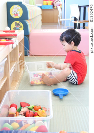 I will play in the kindergarten 81592476