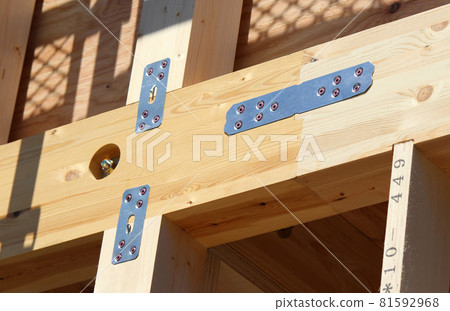 具有抗震硬件的木製獨立屋建築工地 具有抗震硬件的木製獨立屋建築工地 81592968