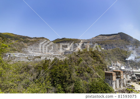 Tochigi Prefecture Minemine (Nabeyama) lime quarry 81593075