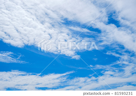 [Photo material] Autumn blue sky September Background material Copy space 81593231