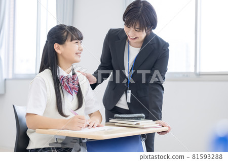 Educational image High school girls receiving one-on-one guidance Photographing cooperation: Japanese language school attached to Chuo Institute of Technology Educational image High school girls receiving one-on-one guidance Photographing cooperation: Japanese language school attached to Chuo Institute of Technology 81593288
