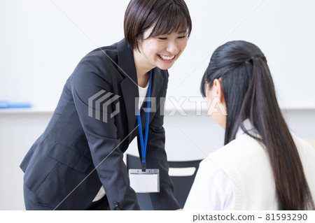 Educational image High school girls receiving one-on-one guidance Photographing cooperation: Japanese language school attached to Chuo Institute of Technology Educational image High school girls receiving one-on-one guidance Photographing cooperation: Japanese language school attached to Chuo Institute of Technology 81593290