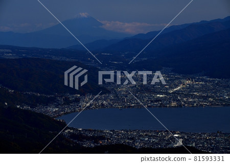 Mt. Fuji and Lake Suwa from Takabotchiyama Mt. Fuji and Lake Suwa from Takabotchiyama 81593331