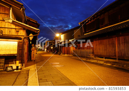 Night view of Kawaramachi on the banks of the Nagara River in Gifu Night view of Kawaramachi on the banks of the Nagara River in Gifu 81593853
