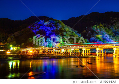嵐山渡月橋燈火通明 嵐山渡月橋燈火通明 81594428