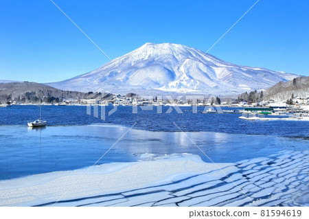 Lake Nojiri and Mt.Kurohime in winter Lake Nojiri and Mt.Kurohime in winter 81594619