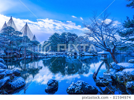 Kenrokuen的雪景 81594974