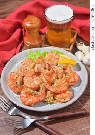 Ethnic, summer, stamina, garlic shrimp. Stir-fried shrimp with garlic. Shrimp is black taiga 81595063