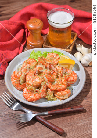 Ethnic, summer, stamina, garlic shrimp. Stir-fried shrimp with garlic. Shrimp is black taiga 81595064