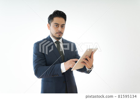 30 多歲的中東商人 81595134