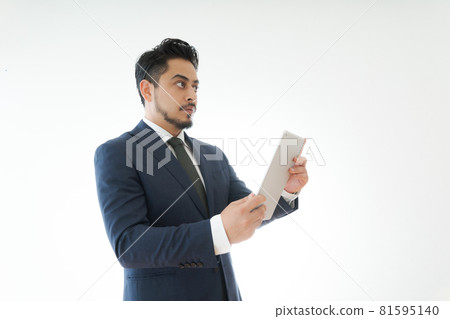 30 多歲的中東商人 30 多歲的中東商人 81595140