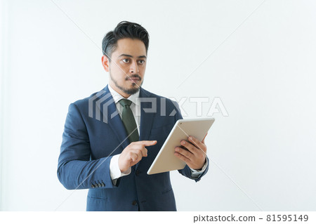 30 多歲的中東商人 30 多歲的中東商人 81595149