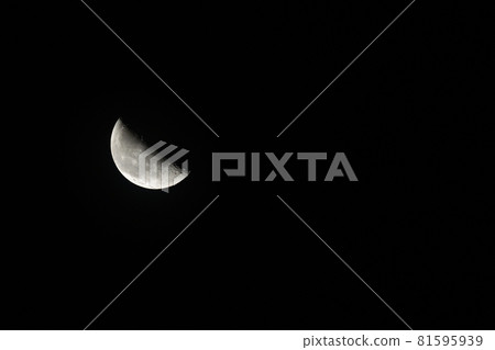 Hakushu-cho, Hokuto-shi, moon of 21.5 first quarter moon when the night went up (position: center left) 81595939