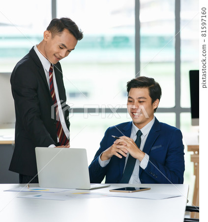 Businessmen working together in office Businessmen working together in office 81597160