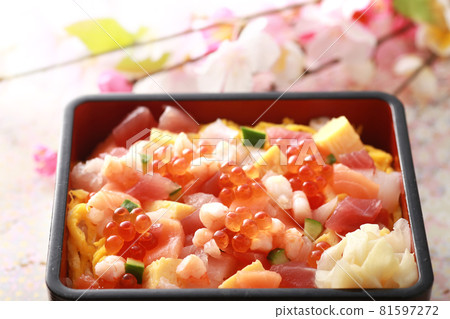 五顏六色的散壽司 81597272