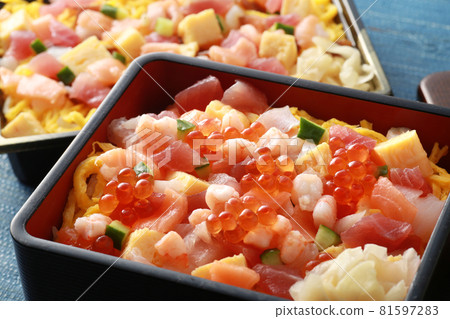 Colorful chirashizushi 81597283