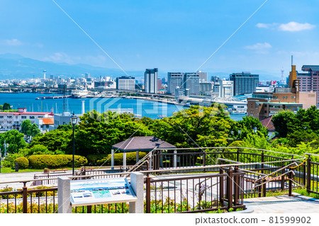 從北海道函館市元町公園眺望函館港 從北海道函館市元町公園眺望函館港 81599902