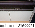 Salt damage under the eaves 81600021