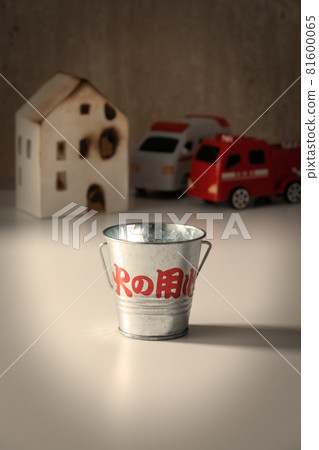 房子火災圖像 81600065