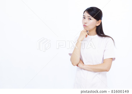 Cosmetology clinic staff who are seriously worried Cosmetology clinic staff who are seriously worried 81600149