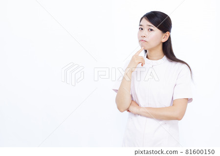 Cosmetology clinic staff who are seriously worried Cosmetology clinic staff who are seriously worried 81600150