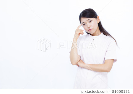 Cosmetology clinic staff who are seriously worried Cosmetology clinic staff who are seriously worried 81600151