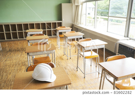 Helmet in the classroom Helmet in the classroom 81602282
