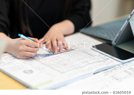 Female first-class architect checking furniture layout 81605059