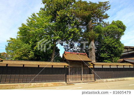 富商和農民之家 81605479