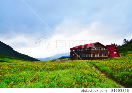 Kurobe Goro Hut seen from the mountain trail to Mt. Mitsumata Renka in the Northern Alps 81605866