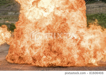 炸毀燃燒的荒野 炸毀燃燒的荒野 81606408