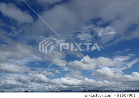 Blue sky and clouds that appeared during the summer rain Blue sky and clouds that appeared during the summer rain 81607901