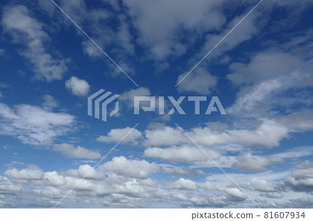 Blue sky and clouds that appeared during the summer rain Blue sky and clouds that appeared during the summer rain 81607934